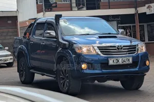Toyota Hilux 2014 Blue