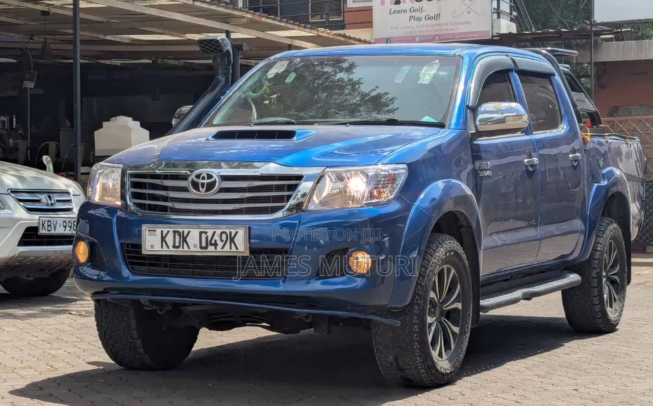 Toyota Hilux 2014 Blue