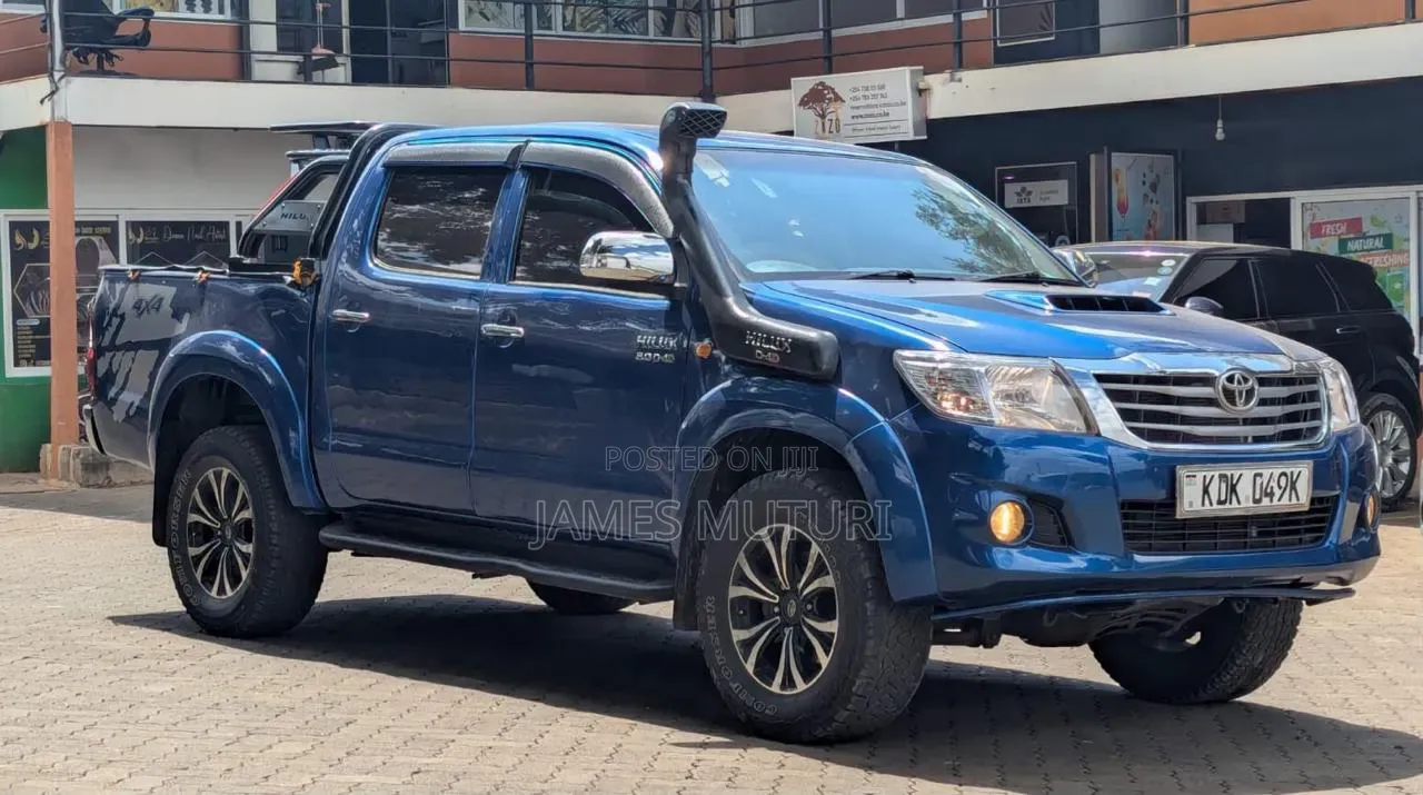 Toyota Hilux 2014 Blue