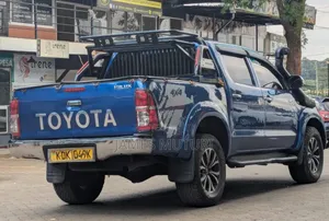 Toyota Hilux 2014 Blue