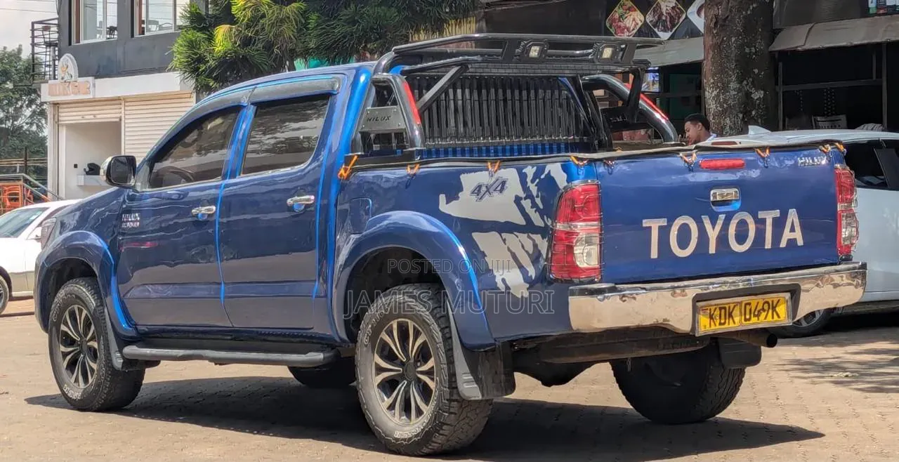 Toyota Hilux 2014 Blue