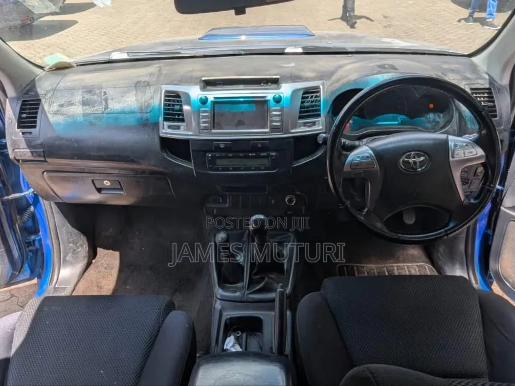 Toyota Hilux 2014 Blue