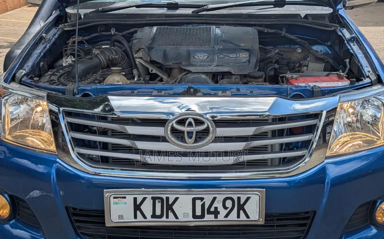 Toyota Hilux 2014 Blue