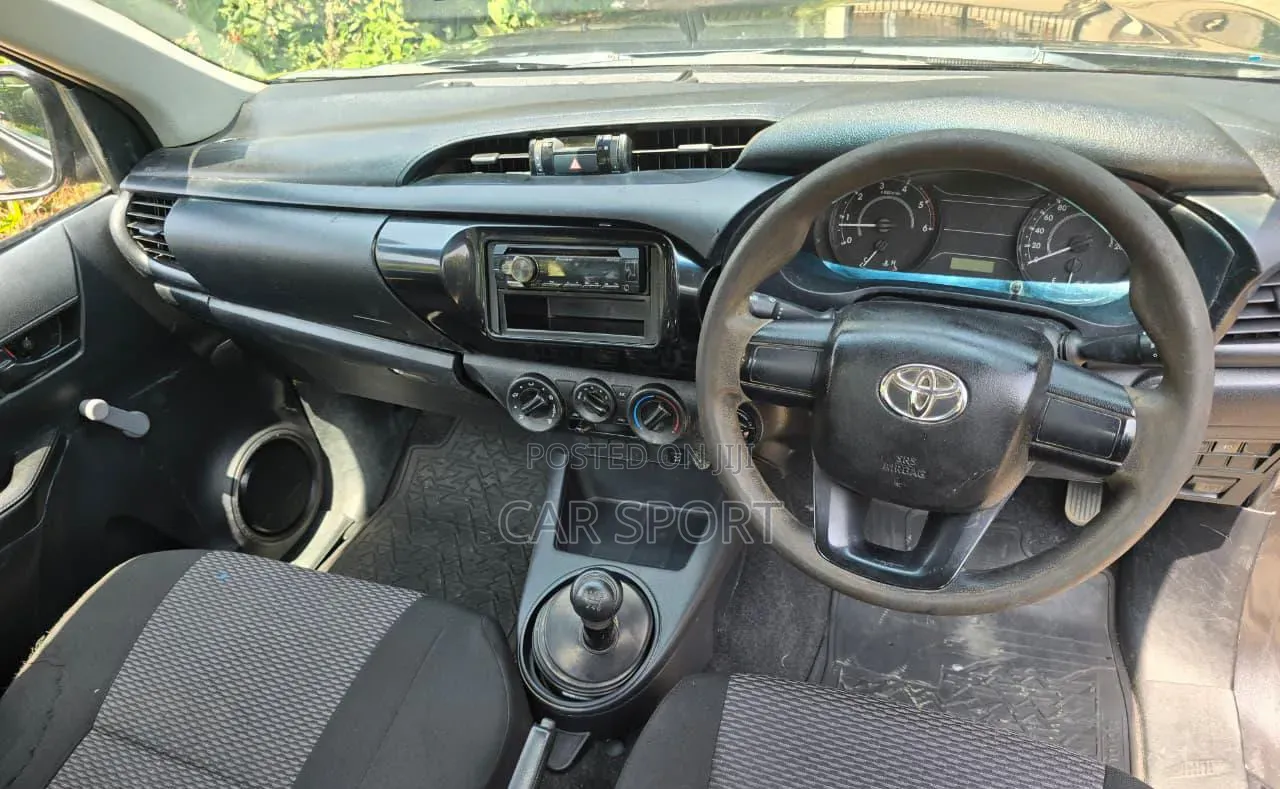 Toyota Hilux 2022 Gray