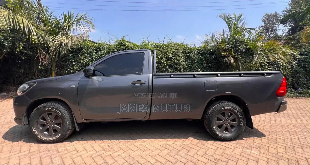 Toyota Hilux 2017 Gray