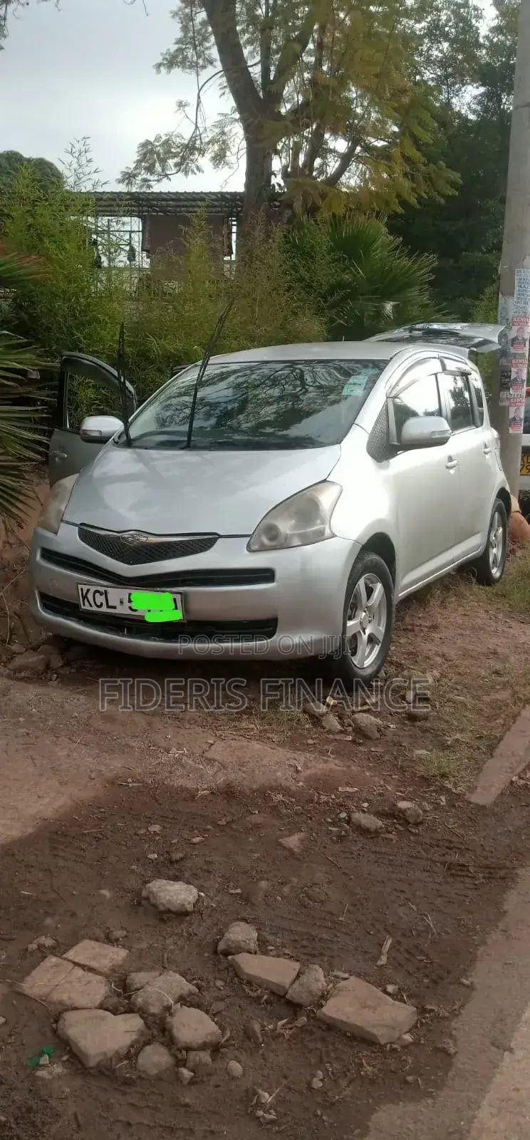 Toyota Ractis 2010 Silver