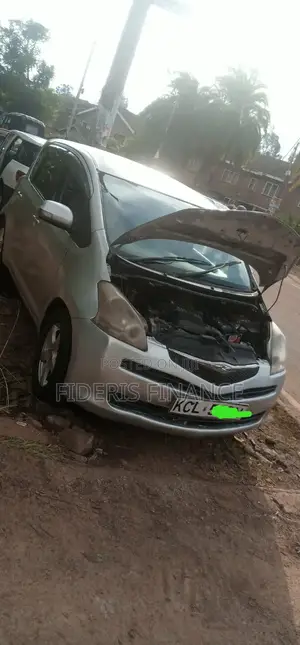 Toyota Ractis 2010 Silver