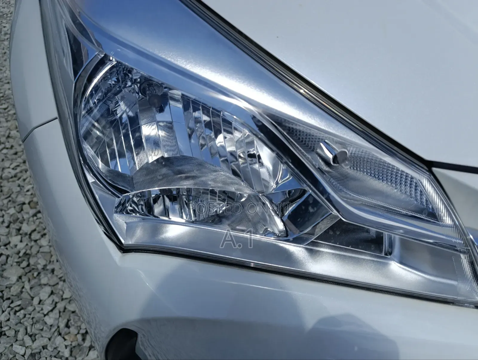 Toyota Vitz 2019 Off white