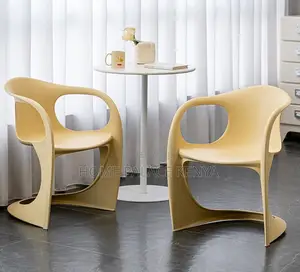 Dining Chair: Seamless Cantilever Curve Plastic Chair