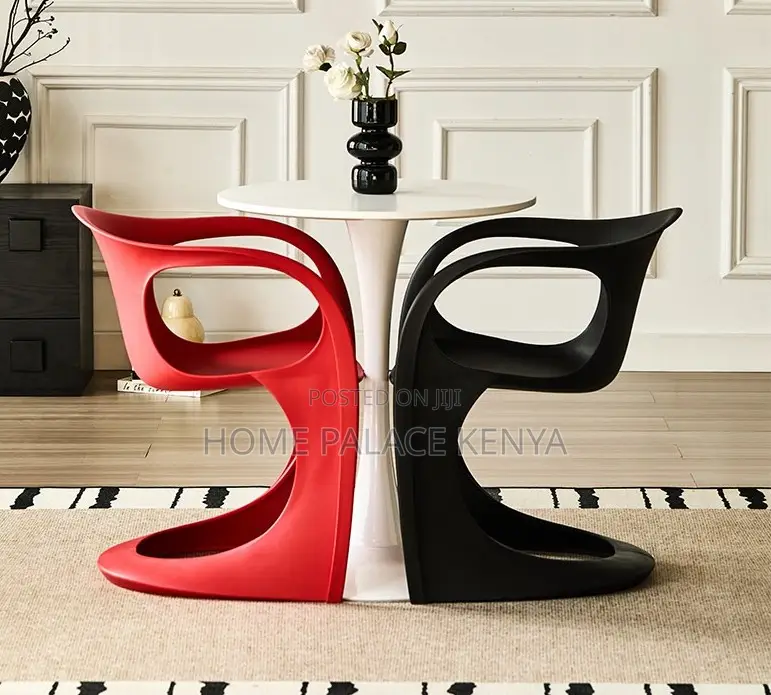 Dining Chair: Seamless Cantilever Curve Plastic Chair