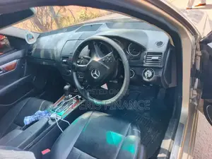 Mercedes-Benz C200 2011 Beige