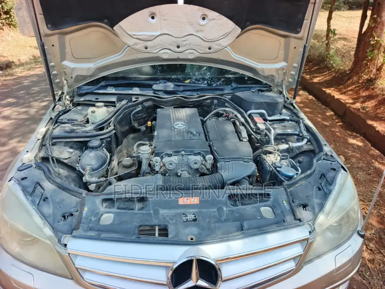 Mercedes-Benz C200 2011 Beige
