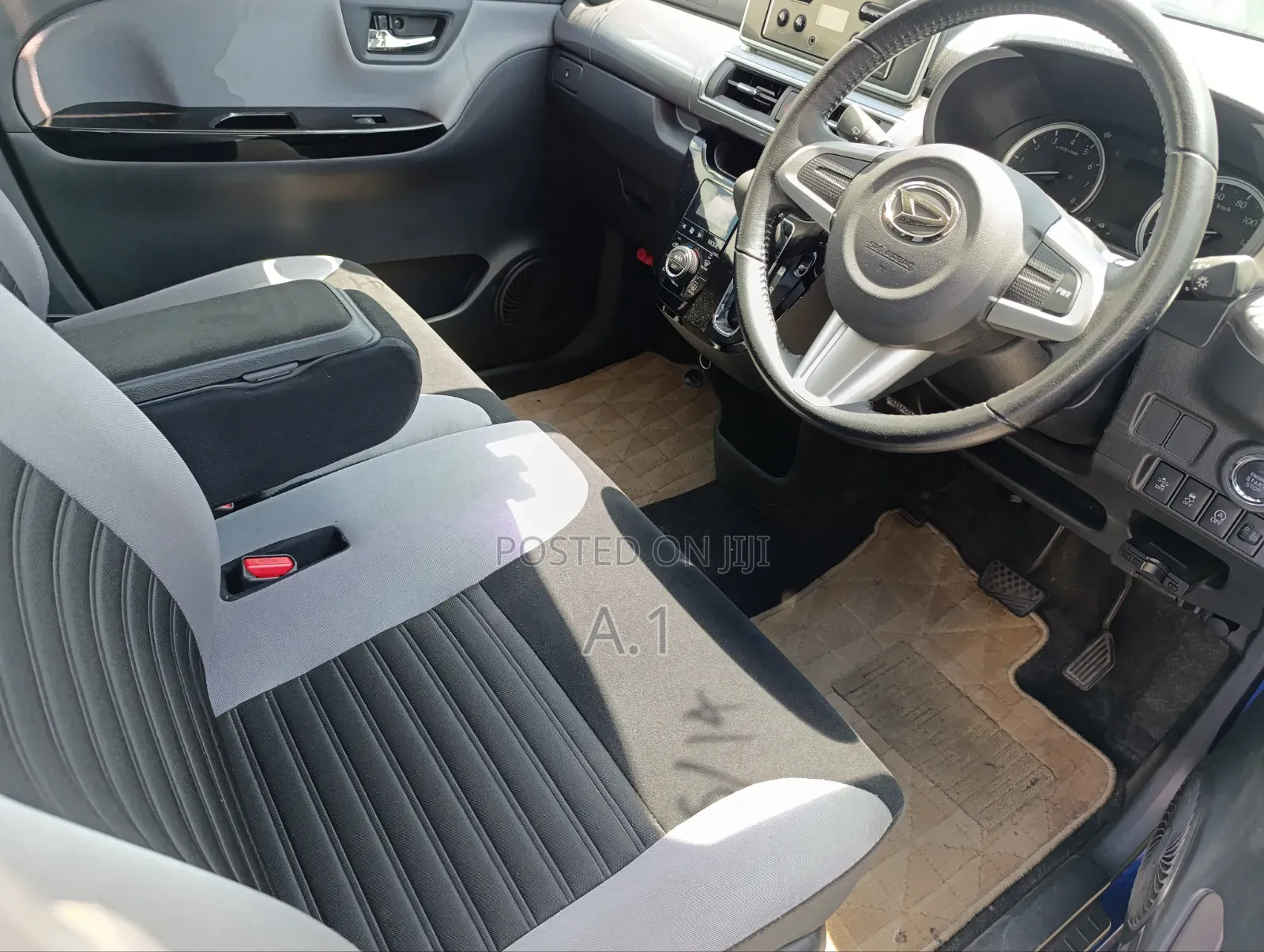Daihatsu Cast 2019 Blue