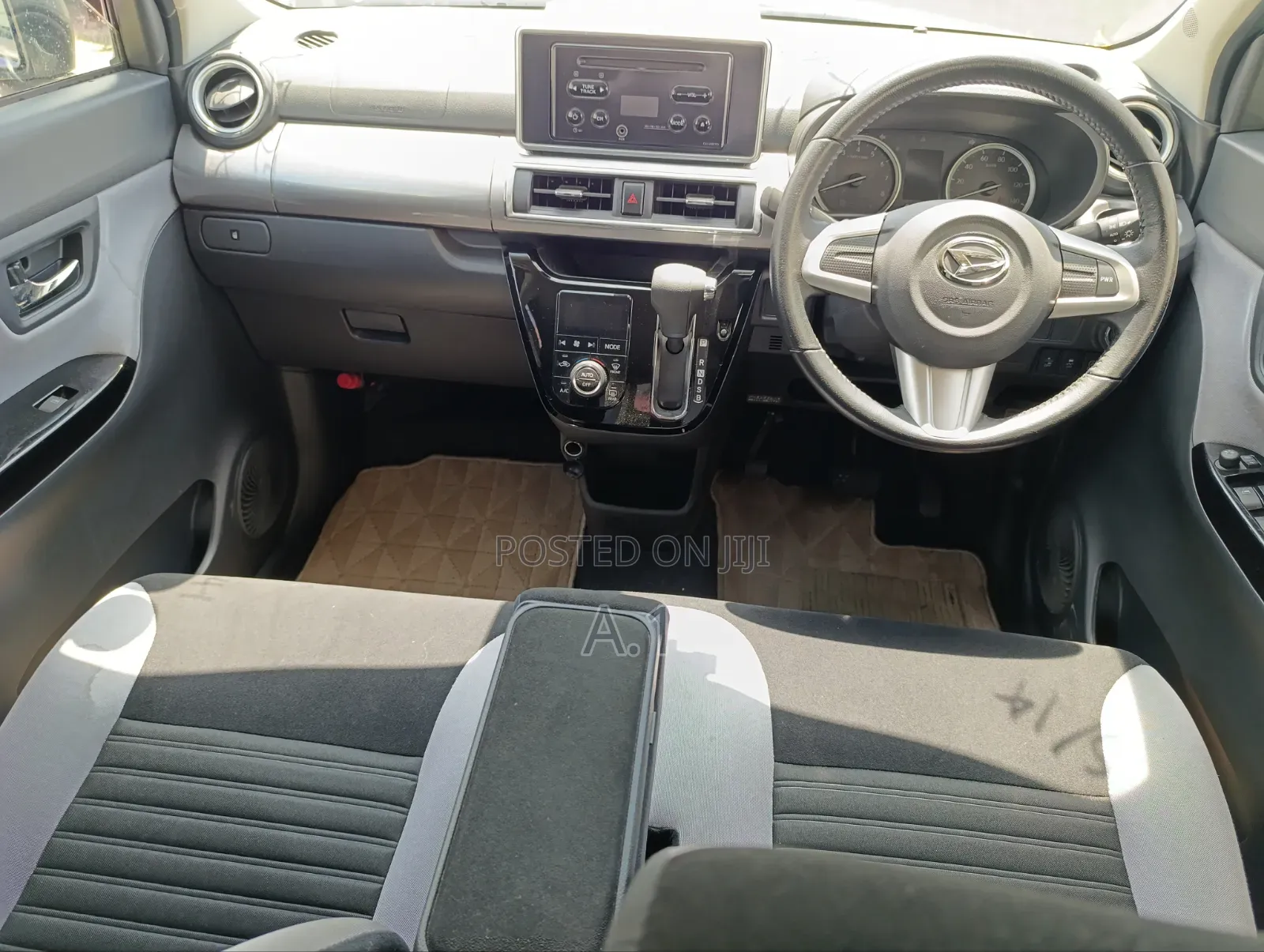 Daihatsu Cast 2019 Blue