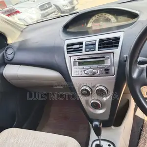 Toyota Belta 2007 Silver