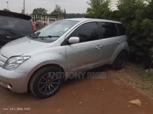 Toyota IST 2005 Silver