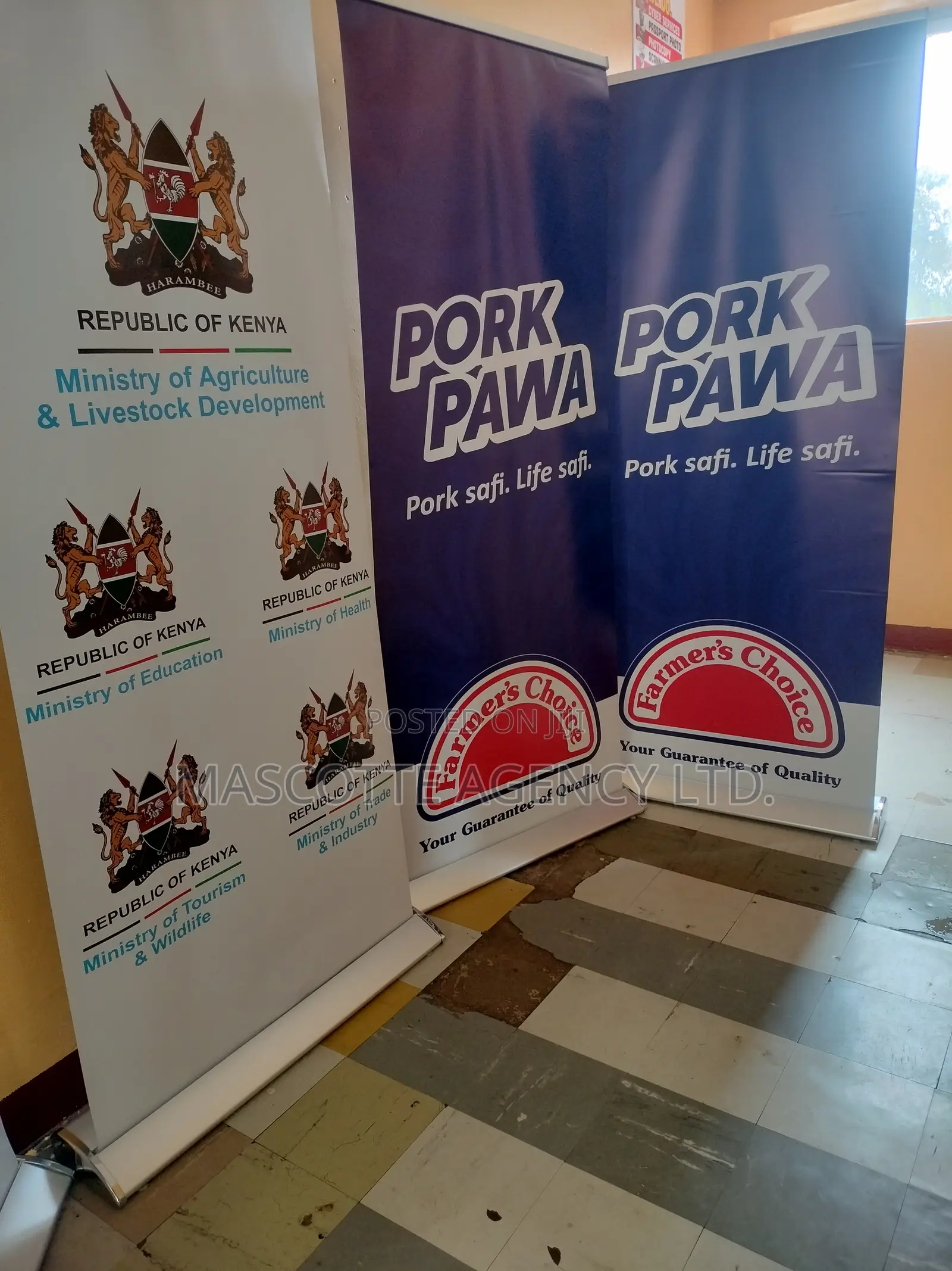 Broad Base Roll Up Banner