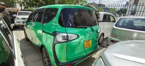 Toyota Sienta 2018 Green
