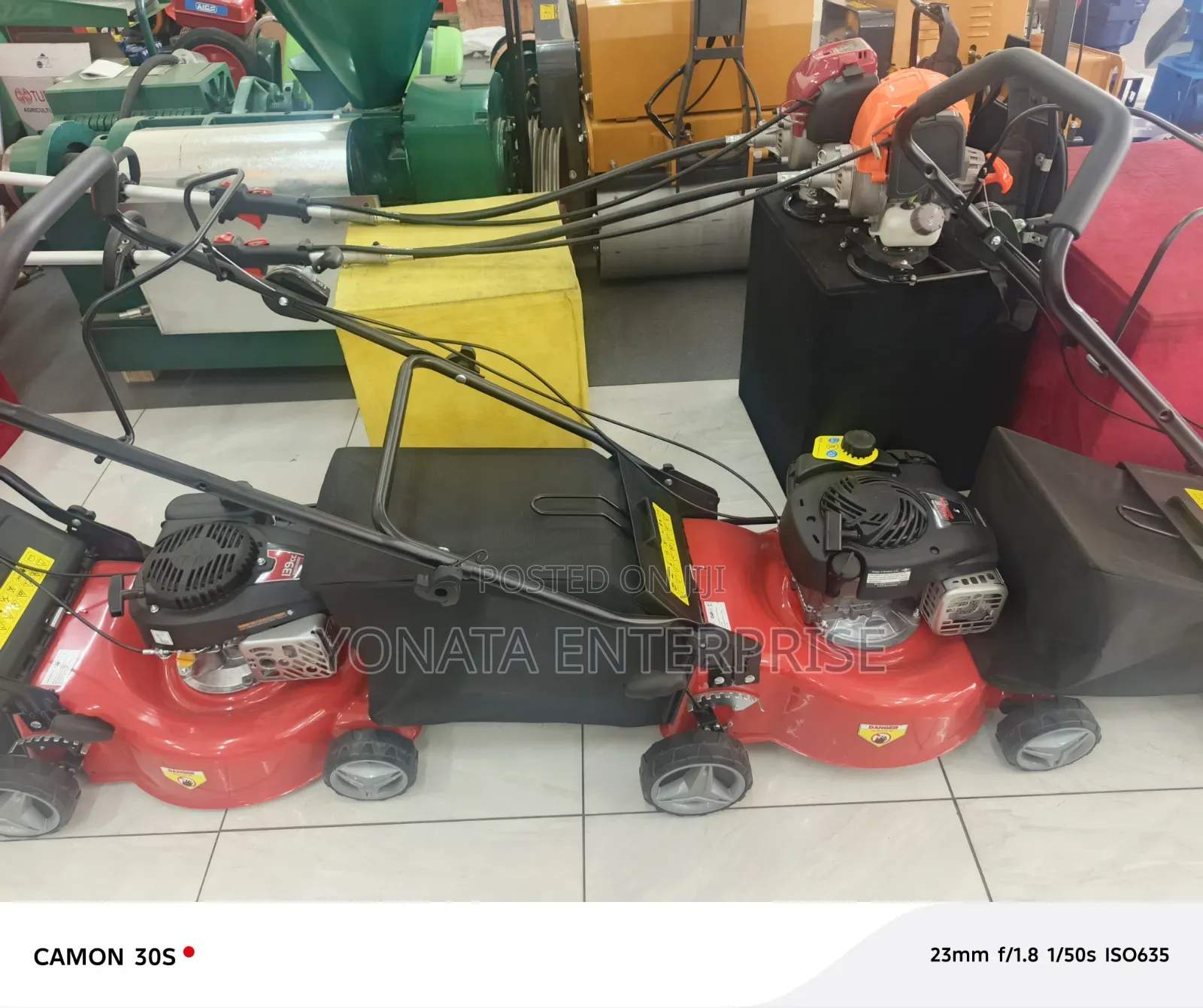 18" Briggs and Stratton Lawn Mower (Heavy Duty)