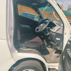 Toyota HiAce 2013 White