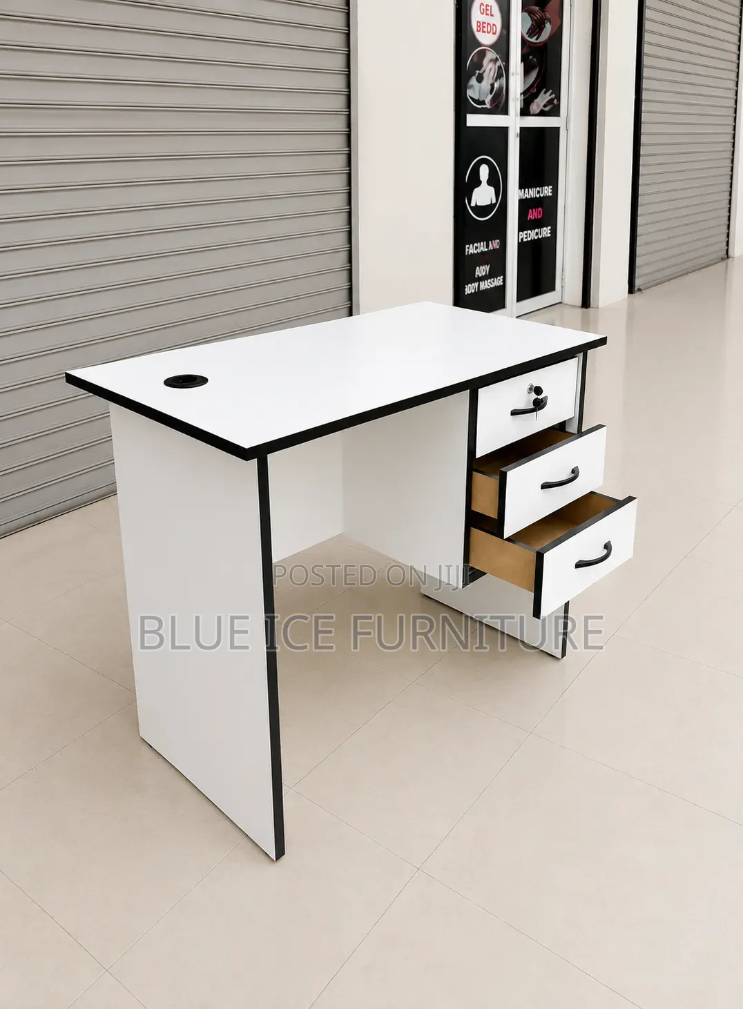 Modern White Office Desk With 3 Lockable Drawer