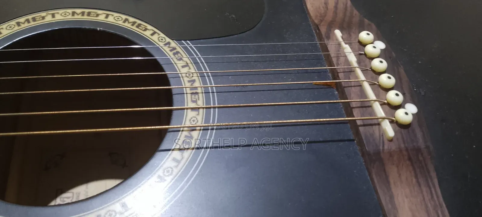 Meitone Size 40 Acoustic Guitar + Free Bag, Capo New Pickup