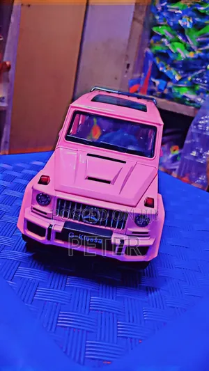 Mercedes-Benz G63 AMG Die-Cast Toy Car – Doors Open, Premium Model