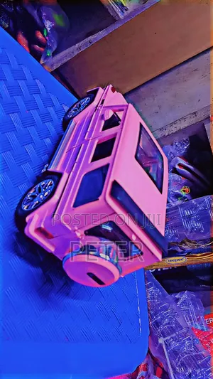 Mercedes-Benz G63 AMG Die-Cast Toy Car – Doors Open, Premium Model