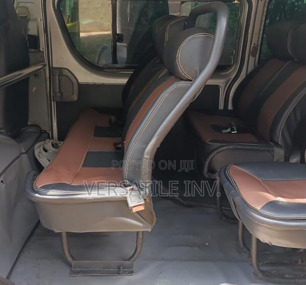 Toyota HiAce 2011 Silver - thumbnail 3