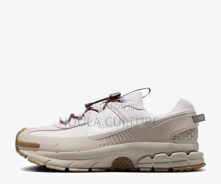 Nike Zoom Vomero 5 Roam