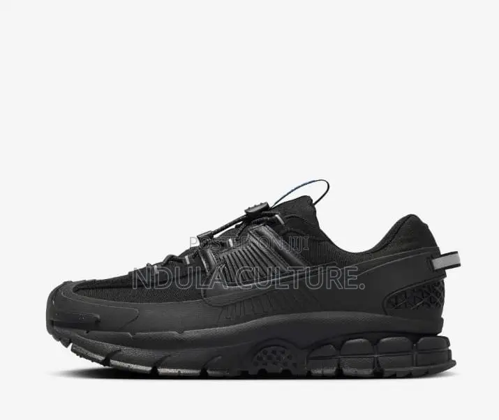 Nike Zoom Vomero 5 Roam