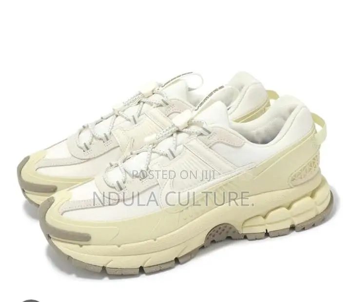 Nike Zoom Vomero 5 Roam