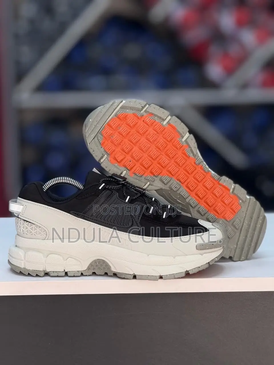 Nike Zoom Vomero 5 Roam