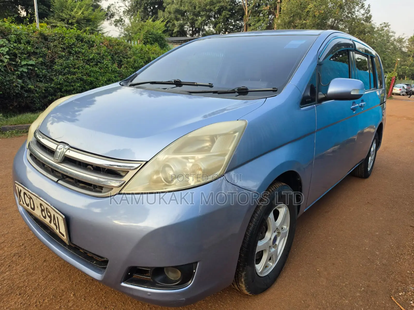 Toyota ISIS 2007 Blue