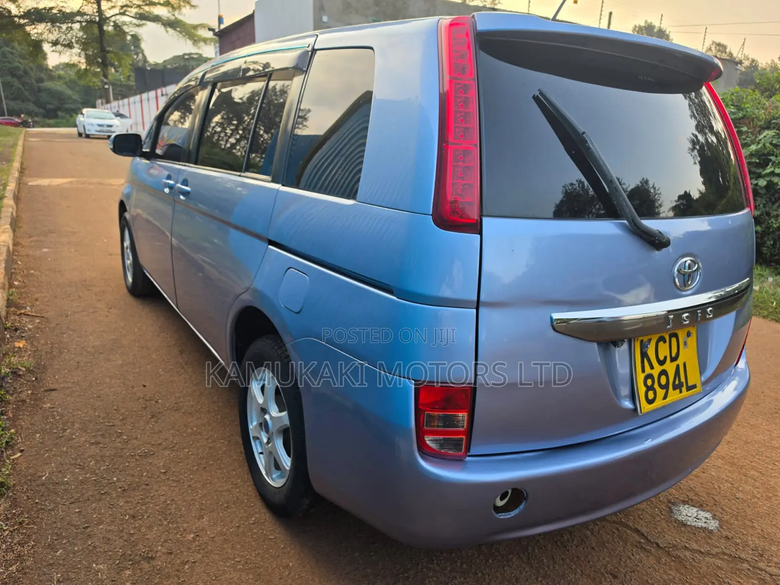 Toyota ISIS 2007 Blue