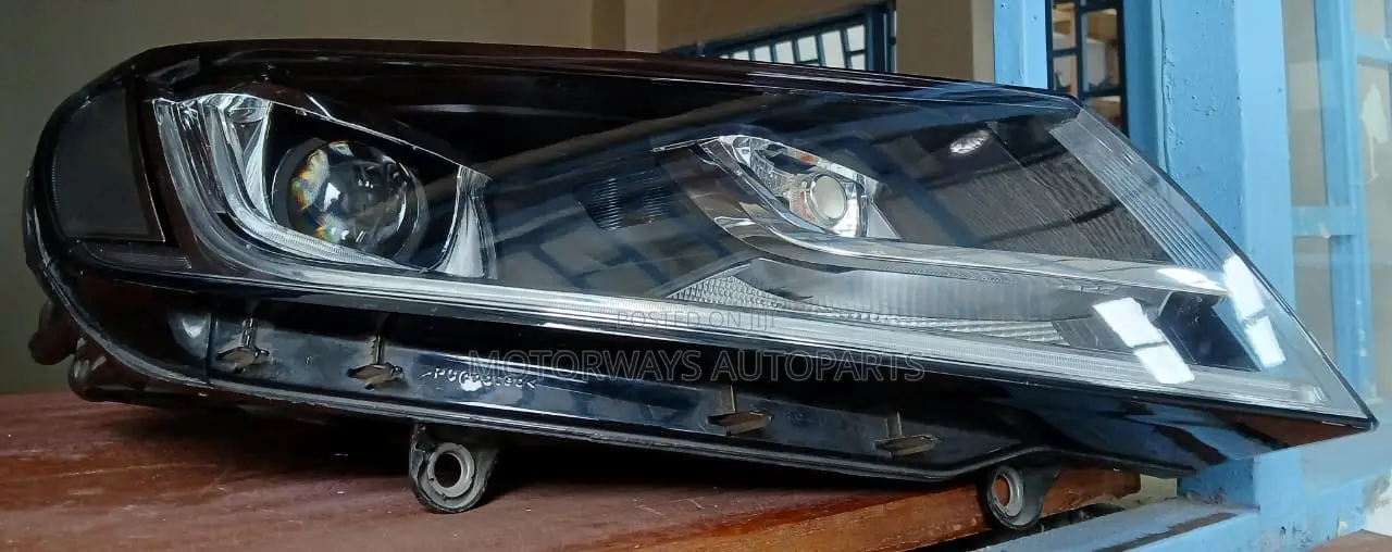 Volkswagen Touareg 7p 2015-2018 Xenon Headlight