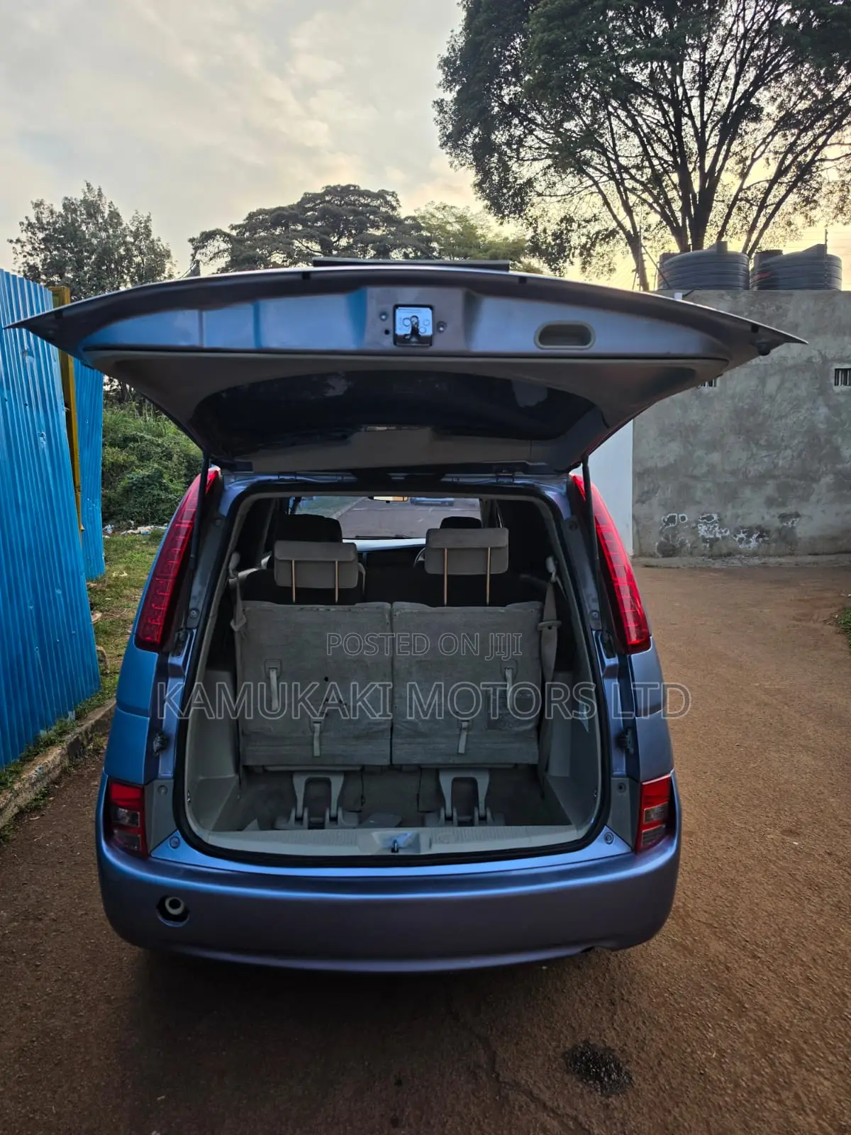 Toyota ISIS 2007 Blue