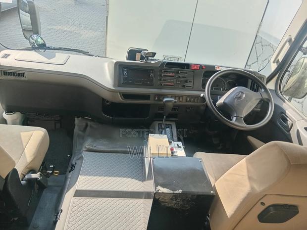 Toyota Coaster 2019 White - thumbnail 6