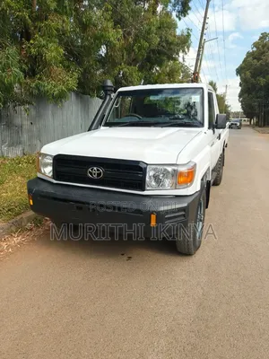 Toyota Land Cruiser 2017 White