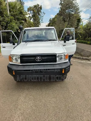 Toyota Land Cruiser 2017 White