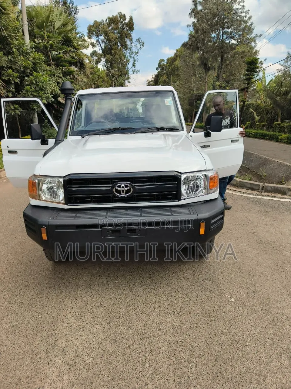 Toyota Land Cruiser 2017 White
