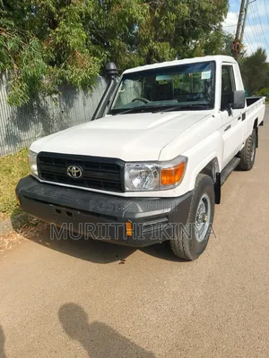 Toyota Land Cruiser 2017 White