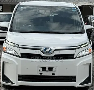 Toyota Voxy Hybrid V 2WD 7-Seater 2019 White