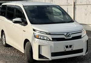 Toyota Voxy Hybrid V 2WD 7-Seater 2019 White