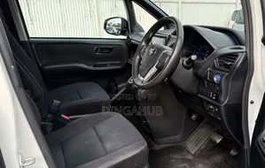Toyota Voxy Hybrid V 2WD 7-Seater 2019 White