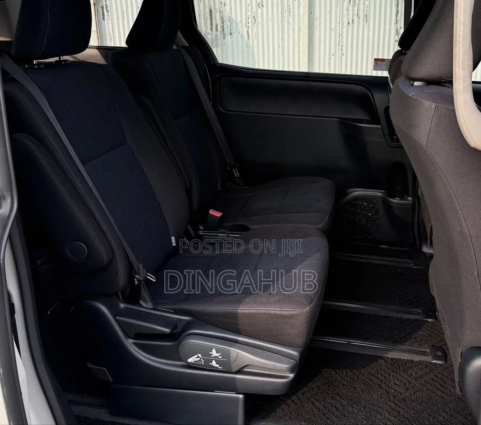 Toyota Voxy Hybrid V 2WD 7-Seater 2019 White