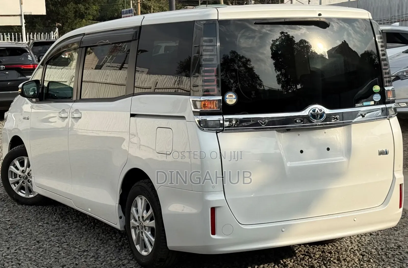 Toyota Voxy Hybrid V 2WD 7-Seater 2019 White