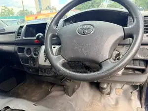 Toyota HiAce 2014 Blue