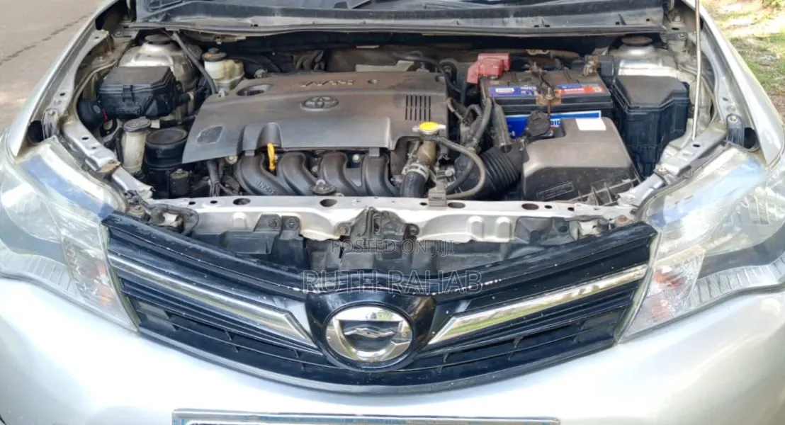 Toyota Corolla Fielder 2013 Silver