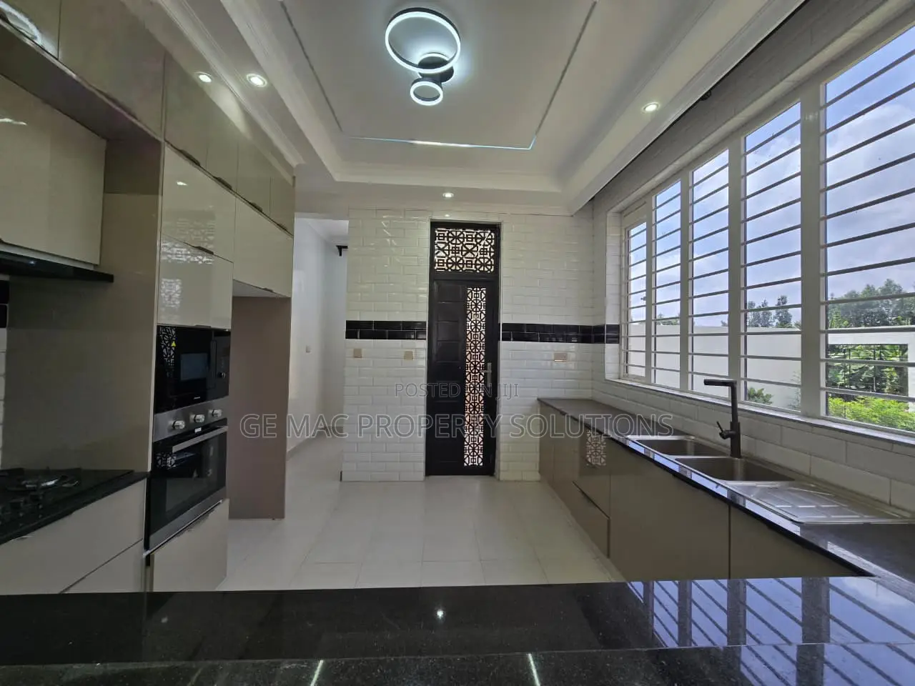 4bdrm House in Mugutha, Kamakis for sale